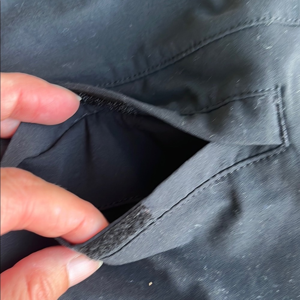 Like new Columbia Black Athletic capris Classic Fit - Picture 12 of 13